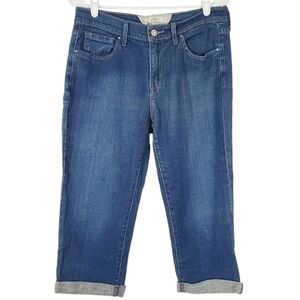7242 * Levi's Cropped Cuffed Medium Wash Jeans Size 8